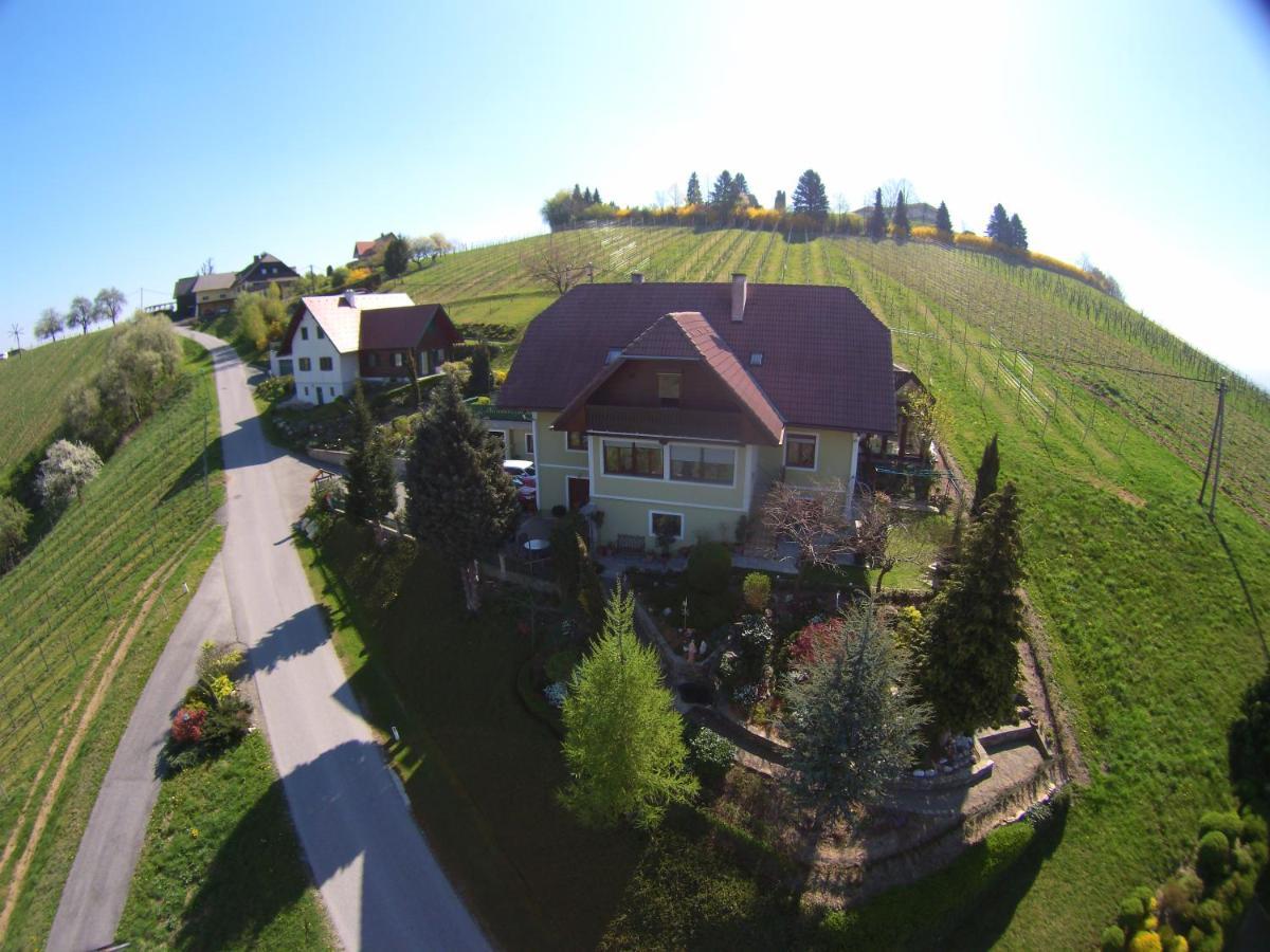 Gastehaus Kaiser Apartment Kitzeck im Sausal Luaran gambar