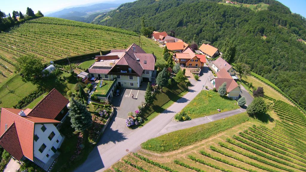Gastehaus Kaiser Apartment Kitzeck im Sausal Luaran gambar